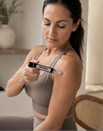 Patient using the one-click BetterYu pen